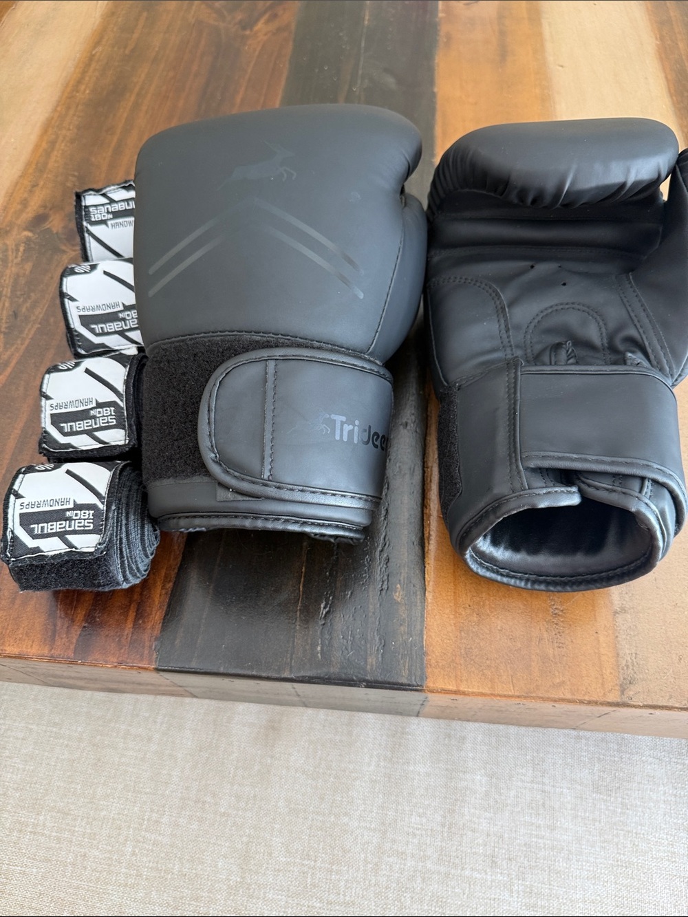 Trideer Black ladies Boxing Gloves with Hand Wraps